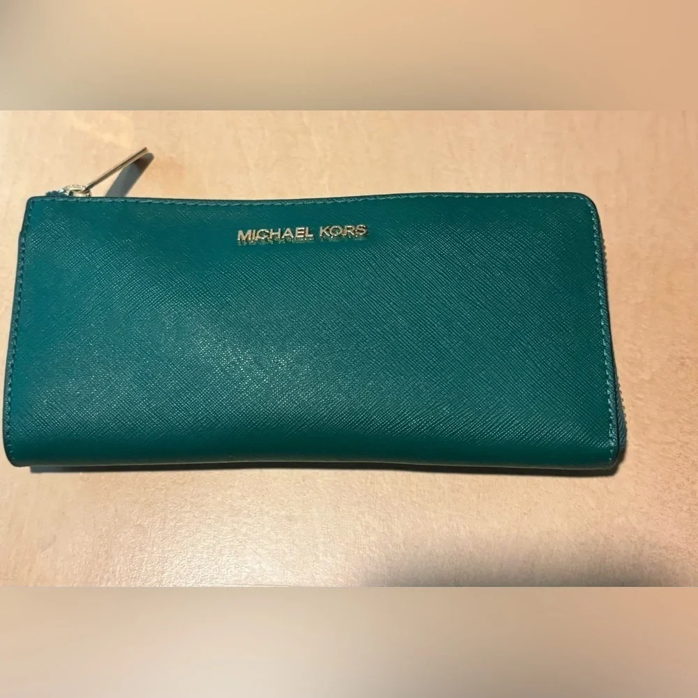 Michael Kors Jet Set Travel Large Saffiano Leather Quarter-Zip Wallet